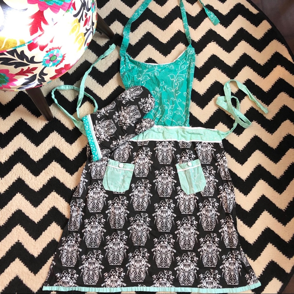 Apron and Oven Mitt Set